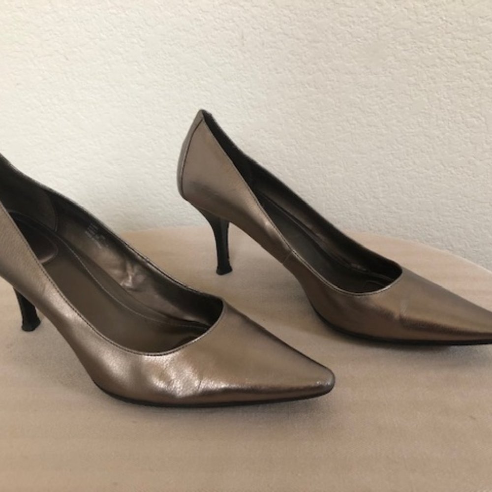 Gold Pointed Heels!